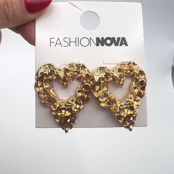 Fashion Nova love and pleasure Textured Gold Heart Earrings - Picture 1 of 6